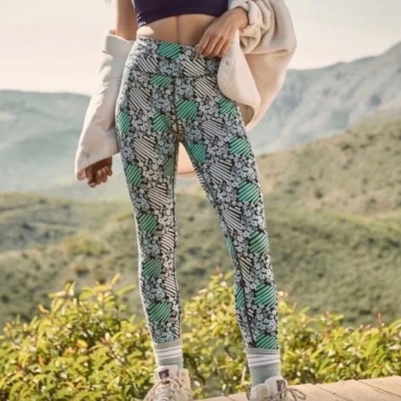 🆕 Free People Movement Daisy Check Print Ditsy Floral 7/8 Leggings S NEW - Picture 2 of 10